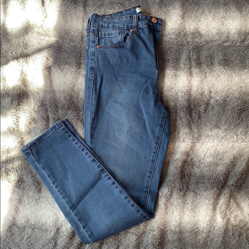 High waisted jeans